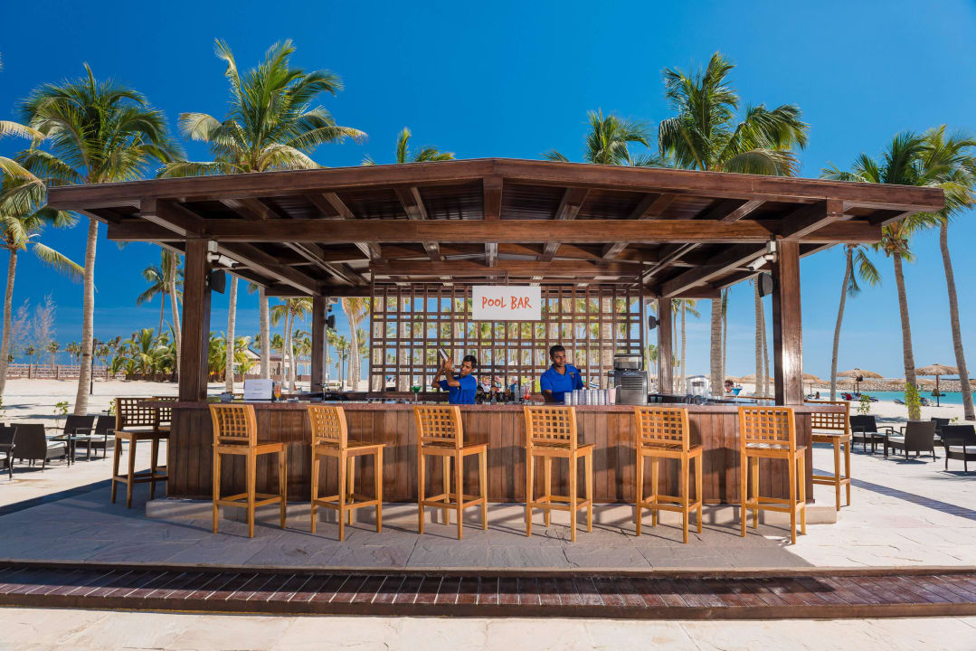 Pool bar Fanar Hotel & Residences Salalah Beach