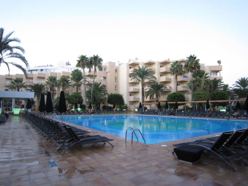 Pool Abends Hotel Garbi Ibiza & Spa