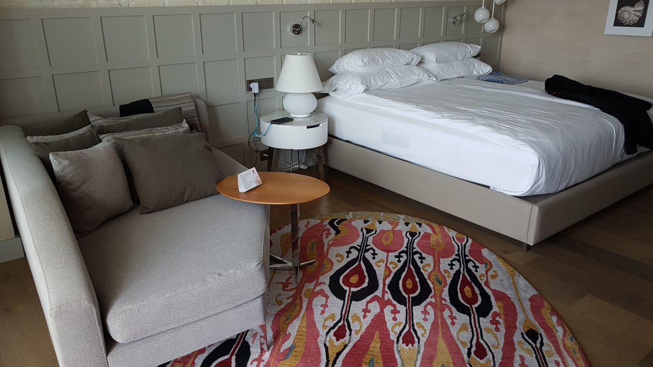 Zimmer Acanthus Cennet Barut Collection