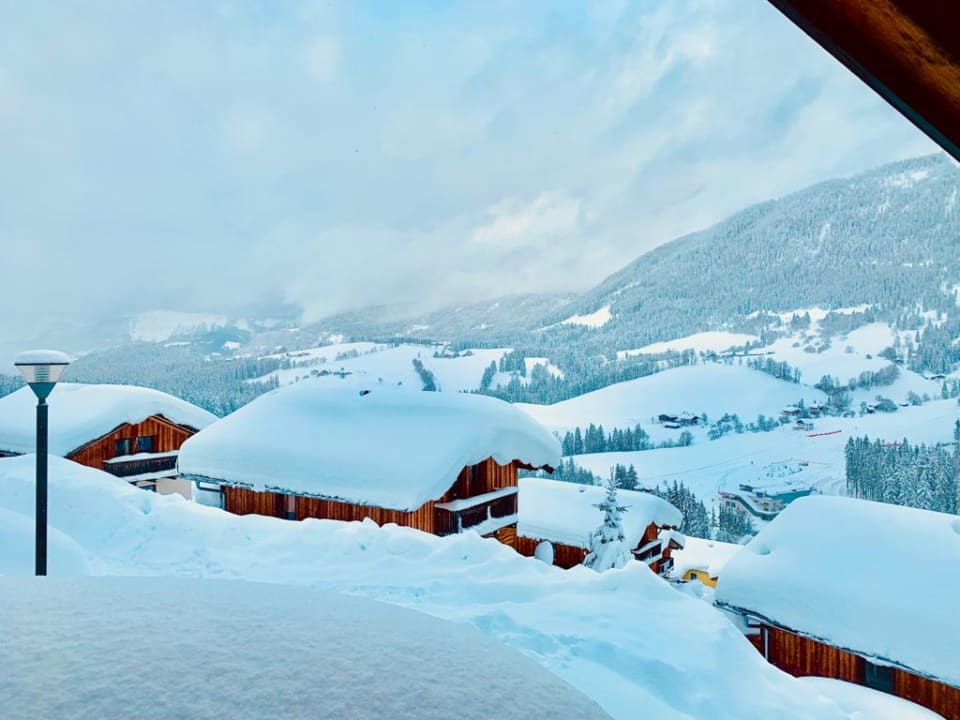 Ausblick Alpendorf Dachstein West by ALPS RESORTS