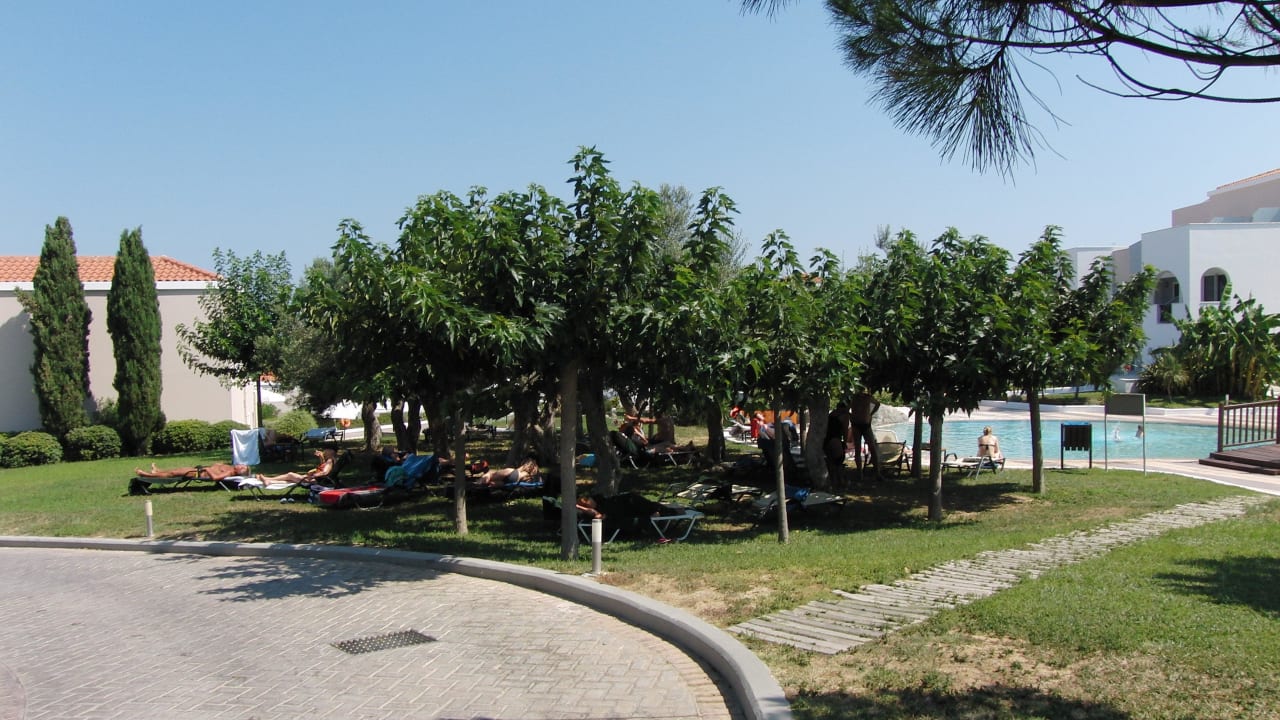 Durch die Hotelanlage Atlantica Marmari Palace