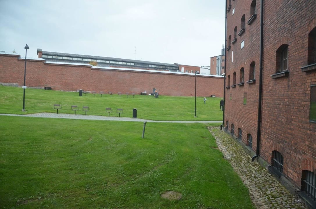 Von außen immer noch Gefängnis mit Gefängnismauern Clarion Collection Hotel Katajanokka