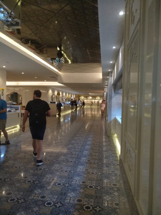 Gastro Royal Taj Mahal Hotel