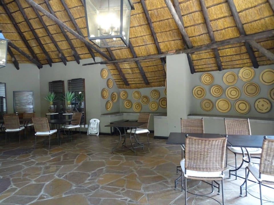 Frühstücksbereich inside Hotel Mushara Lodge