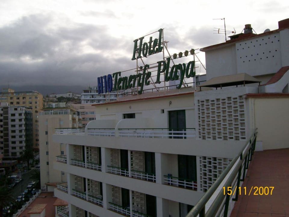 Teil-Außenansicht H10 Tenerife Playa