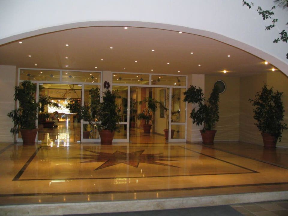 Hoteleingang Hotel Kalithea Mare Palace