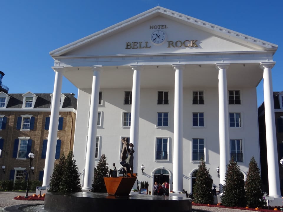 Une entrée majestueuse Hotel Bell Rock Europa-Park