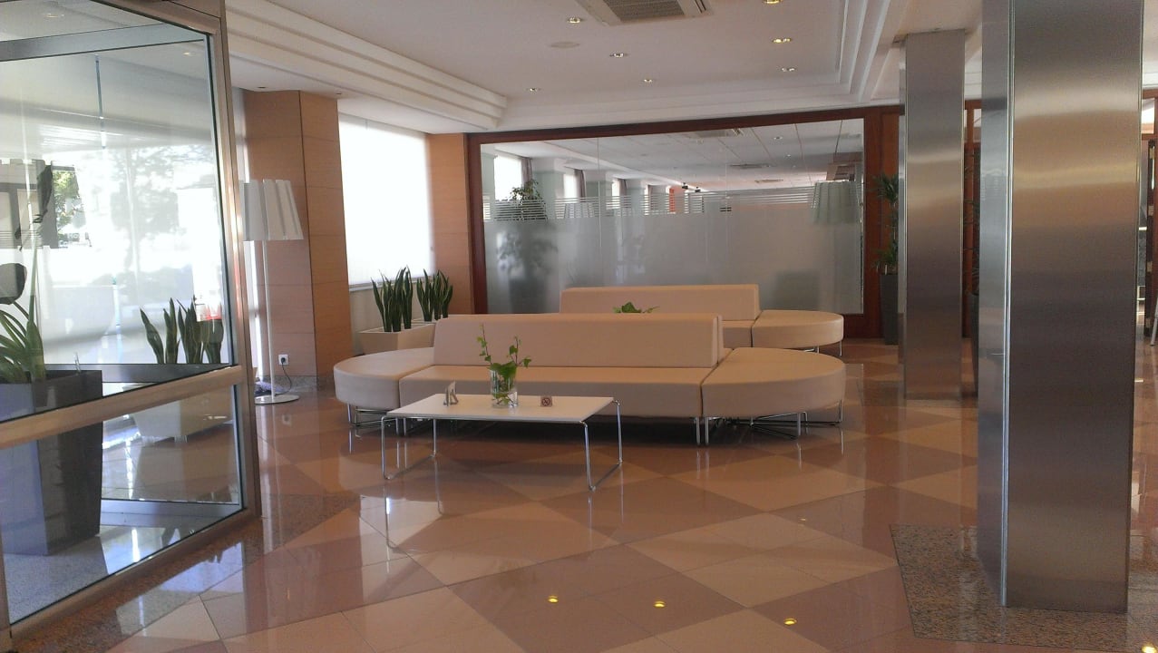 Eingang  Hotel Cosmopolitan