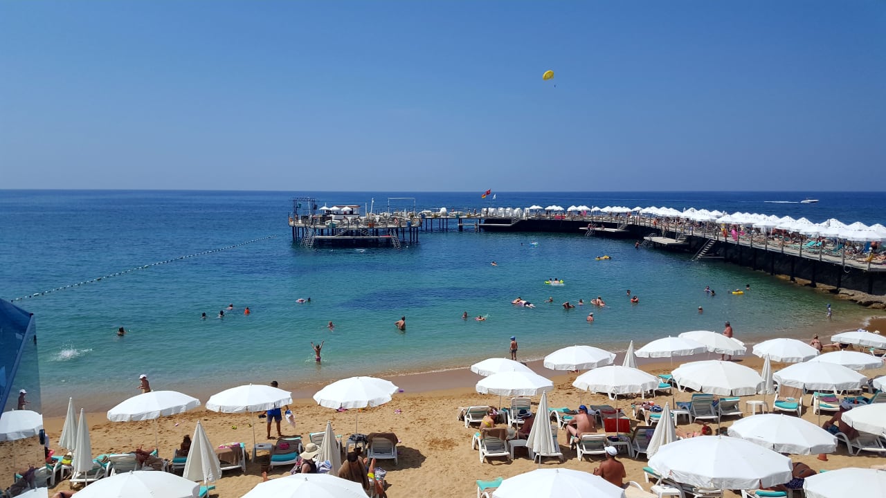 Strand Azura Deluxe Resort & Spa Hotel