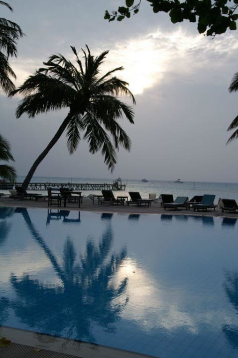 Trotz Wolken traumhaft Meeru Maldives Resort Island