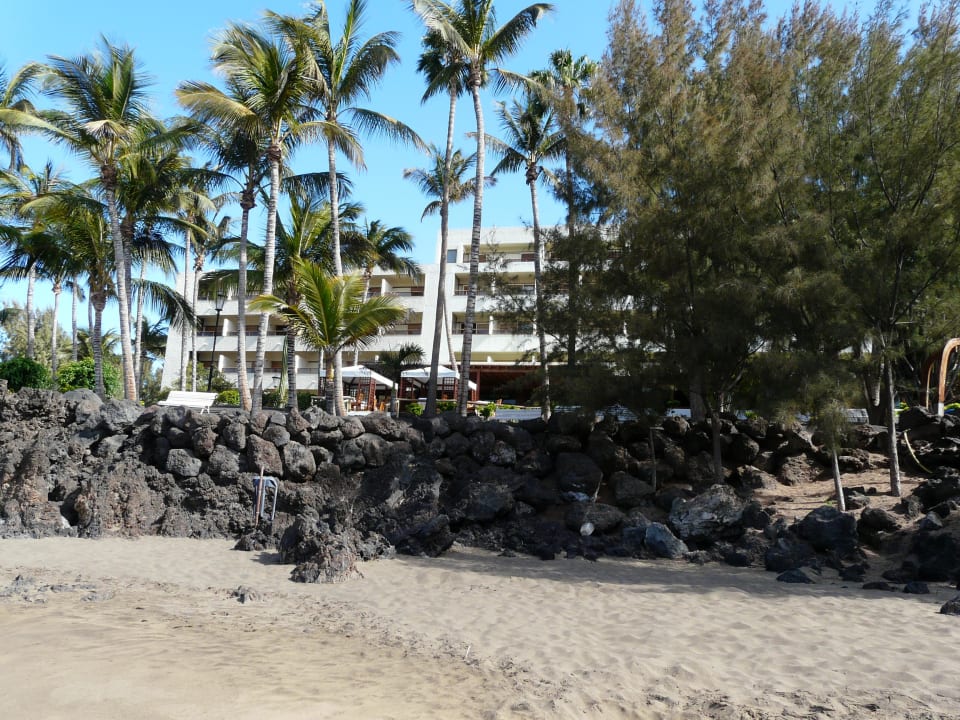 Blick vom Strand auf das Hotel Hotel Fariones