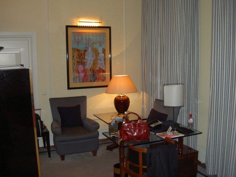 Blick ins ZImmer Hotel Taschenbergpalais Kempinski Dresden