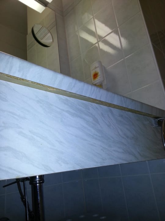 Badezimmer Waschtisch Sonnenhotel Hoher Hahn