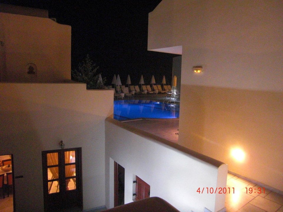 Pool und Zugang zur Rezeption Hotel Epavlis