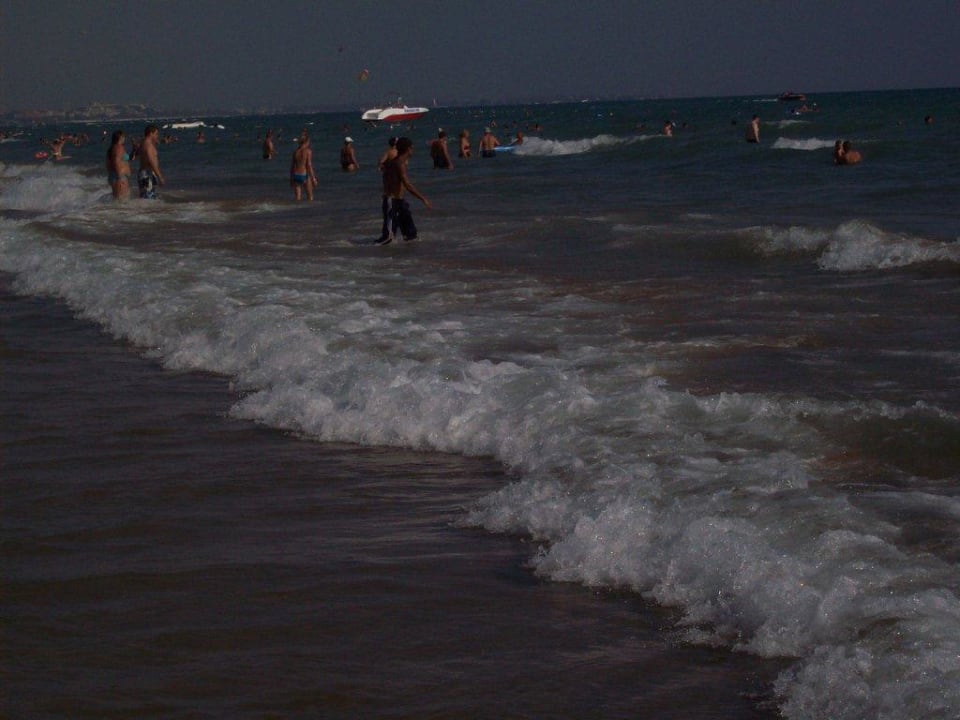 Wellengang am Strand Hotel Orfeus Park