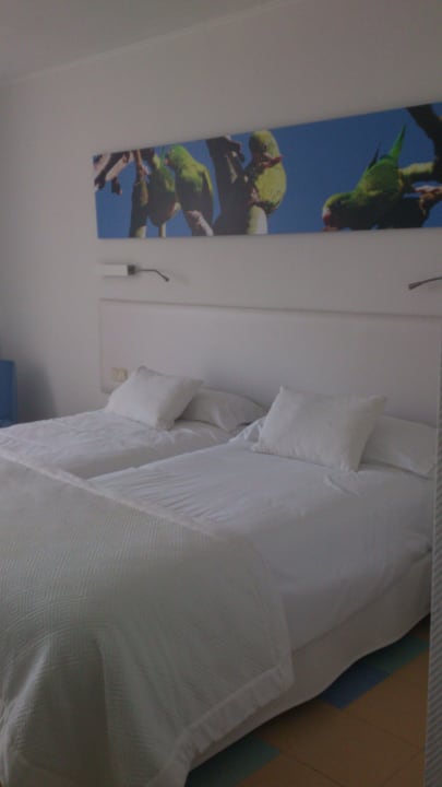 Раздельный кровати даже в twin Iberostar Waves Bouganville Playa