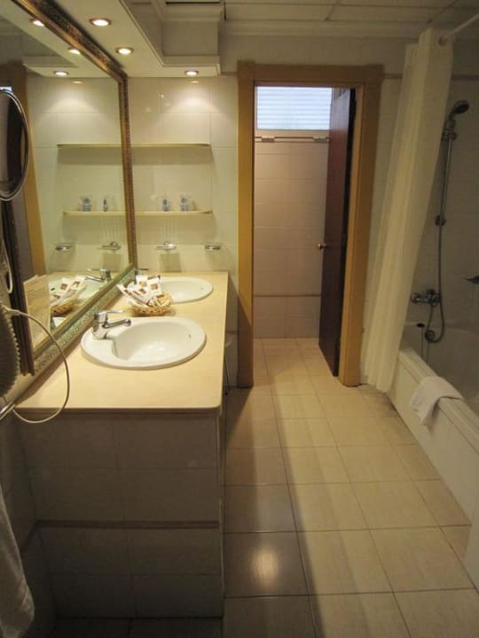 Bathroom of suite #673 Bull Reina Isabel & Spa