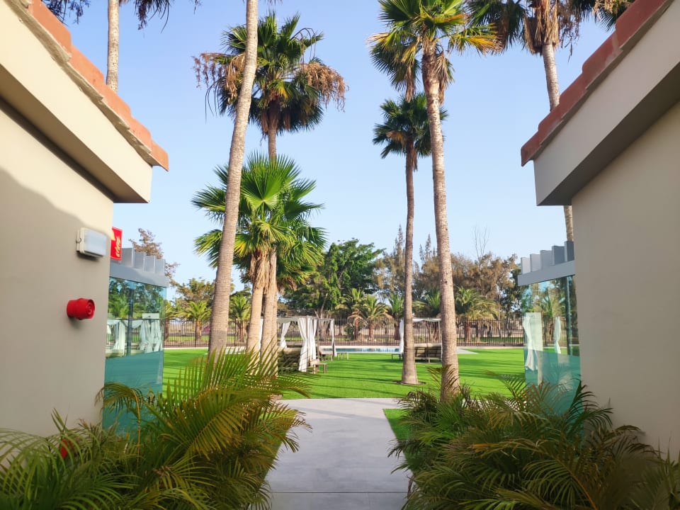 Gartenanlage Kumara Serenoa by Lopesan Hotels