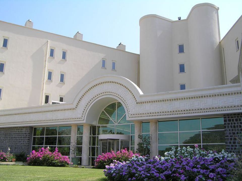 Hotel Alinn Sarigerme mit der Eingangstür X Life Hotel Sarıgerme