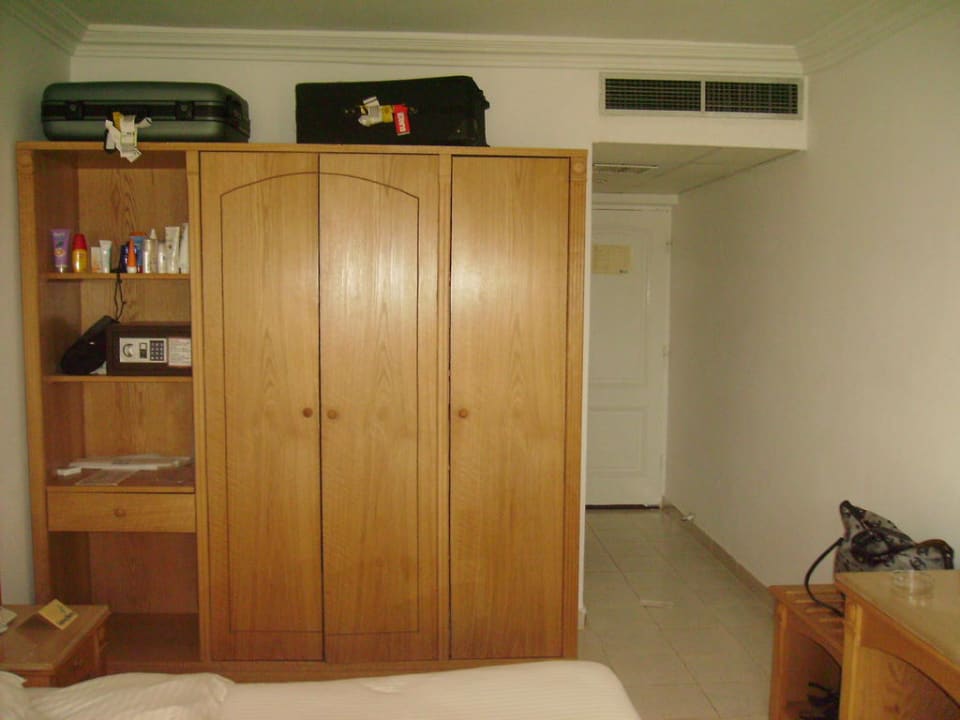 Schrank Beach Albatros Resort