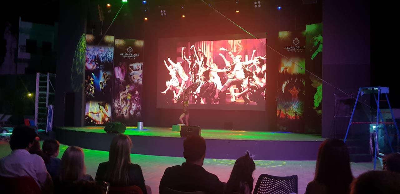 Abendveranstaltung  Azura Deluxe Resort & Spa Hotel