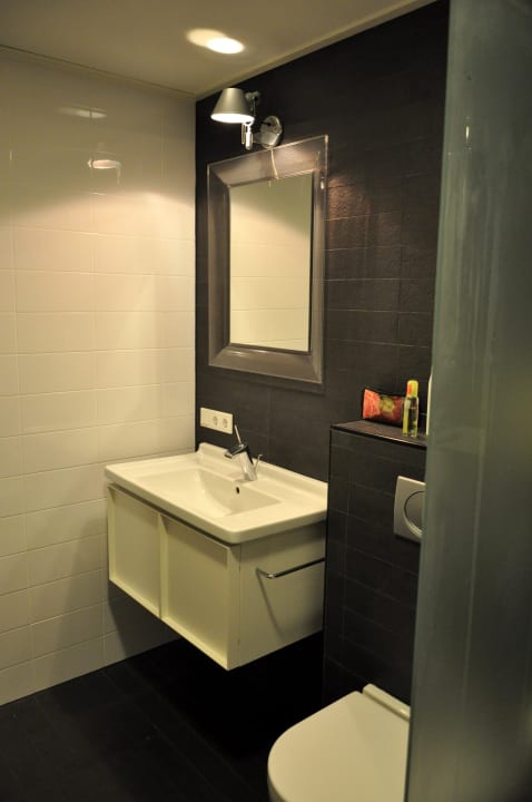 Bad mit bodenebener Dusche Hotel B's Strandappartementen