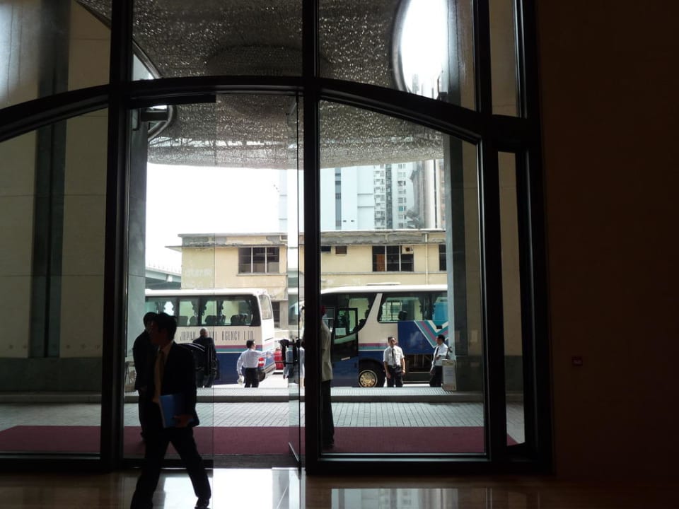Blick aus der Lobby Hotel Harbour Grand Hong Kong