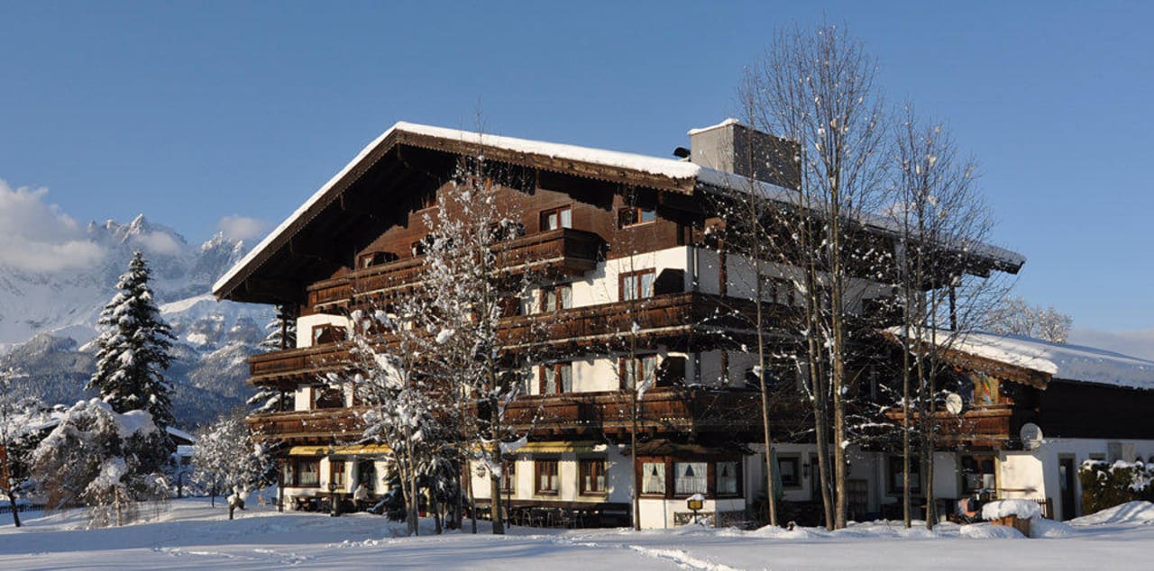 Winter ausßen Kaiserhotel Kitzbüheler Alpen