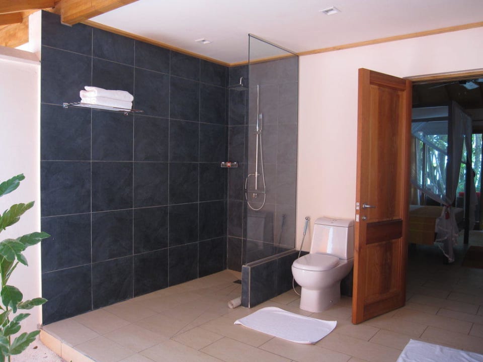 Halboffenes Bad Vilamendhoo Island Resort & Spa