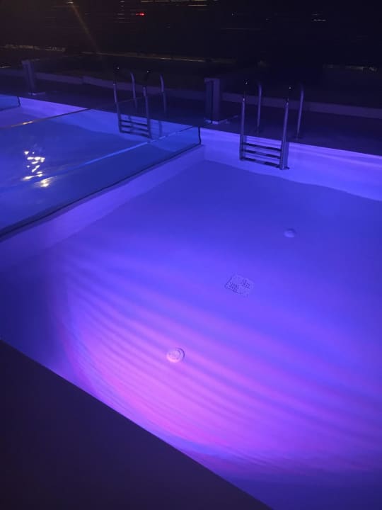 Eigener Pool bei Nacht Harmony Boutique Resort