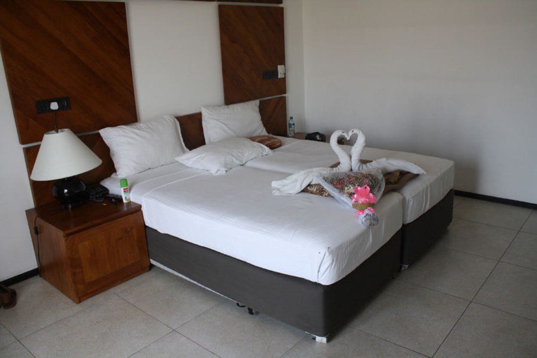 Bett mit Schwänen EKHO Surf