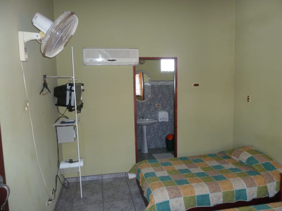 Zi 11, relativ geräumig mit  Queensizebett Hotel Cabinas Oriuma