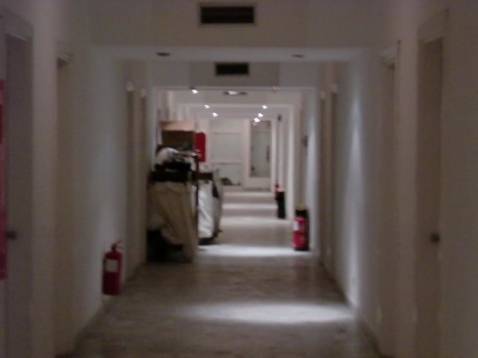 Flur zum Zimmer The Grand Hotel Hurghada