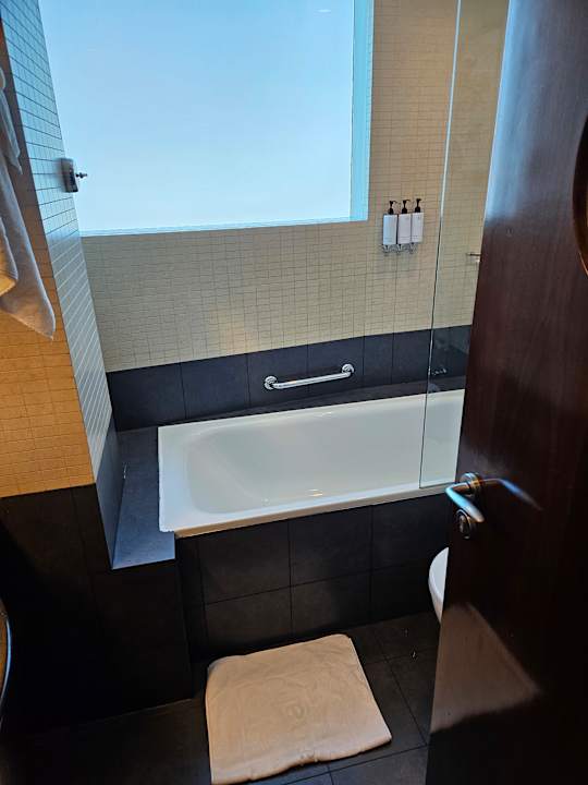 Zimmer Rose Rayhaan by Rotana