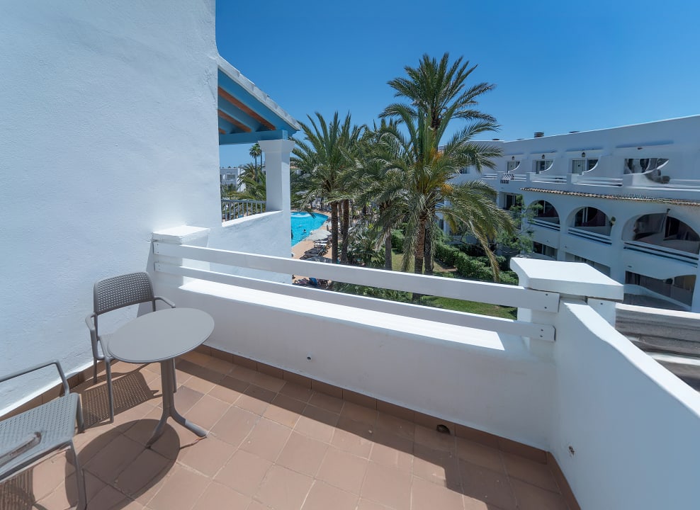 Zimmer Calimera Fido Gardens