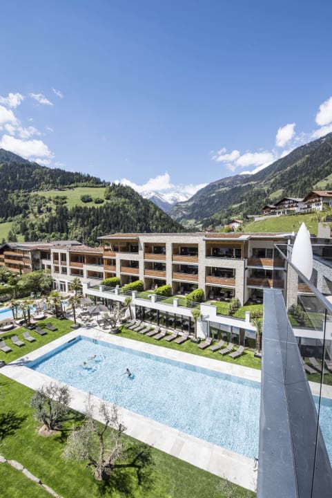 Außenansicht STROBLHOF Active Family SPA Resort