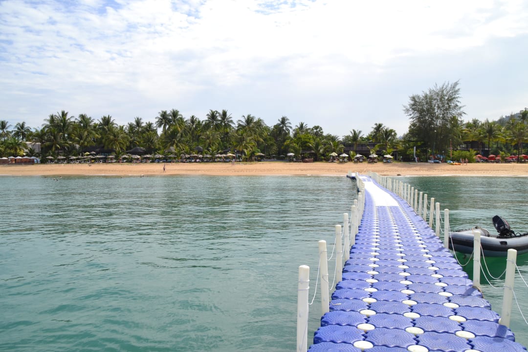 Das Hotel ist vom Strand aus fast nicht zu sehen La Flora Khao Lak