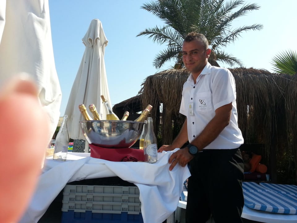 Toller Service, Champagner am Nachmitag Saturn Palace Resort Hotel