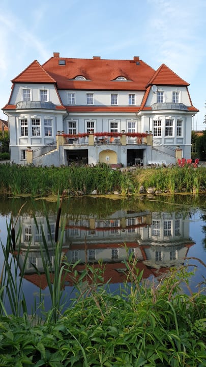 Außenansicht Pałac w Bądzowie