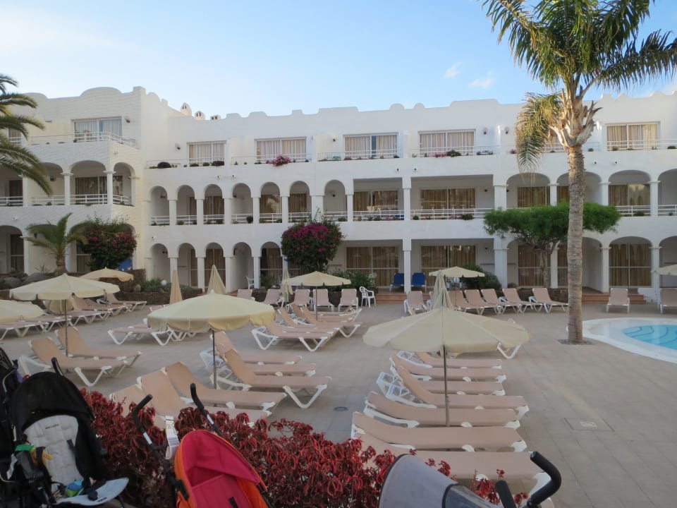 Pool am Abend Sotavento Beach Club