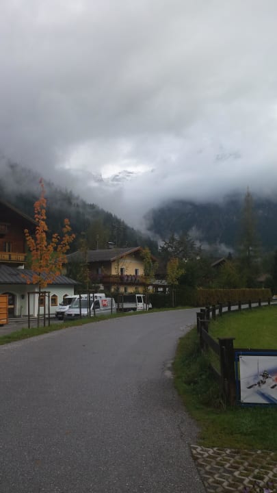 Blick vor dem Hotel Gut Wenghof - Family Resort
