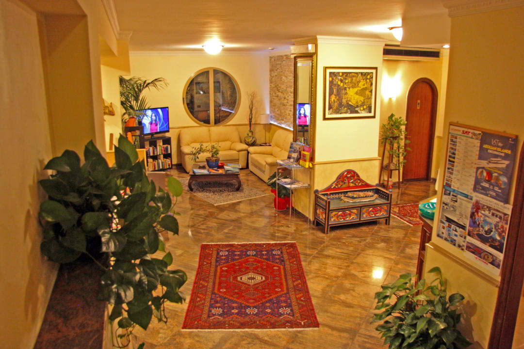 Lobby Hotel Alexander