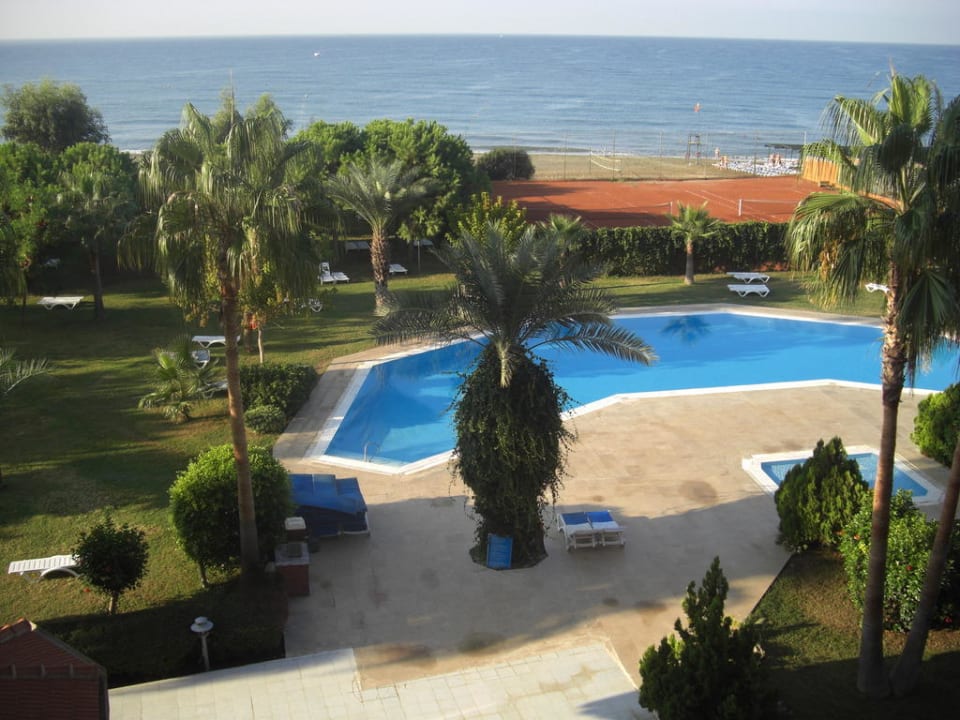 Pool im Garten Club Turtas Beach Hotel