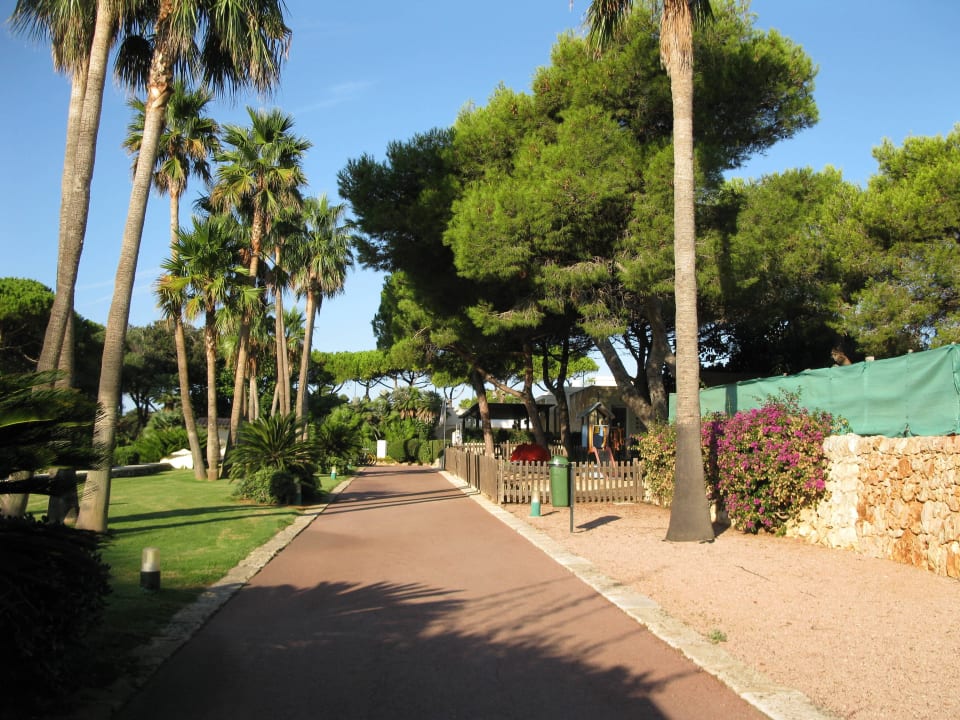 Weg in der Sportanlag Alua Illa de Menorca