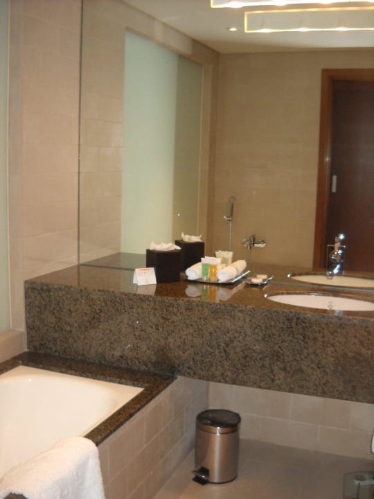Zimmer Bad - Pflegeprodukte Grand Millennium Al Wahda Abu Dhabi