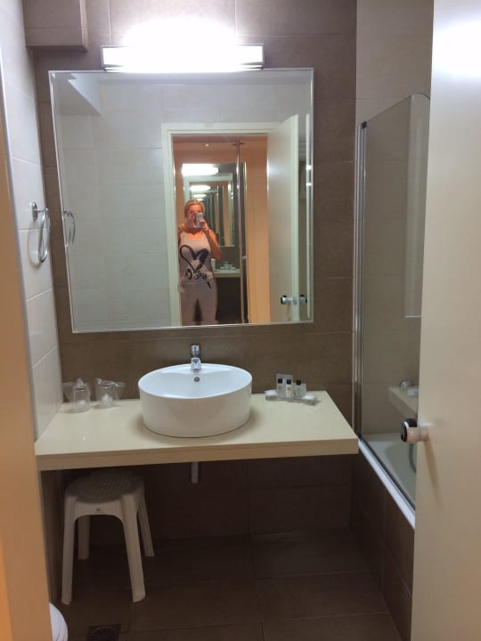 Badezimmer  Grand Hotel Holiday Resort