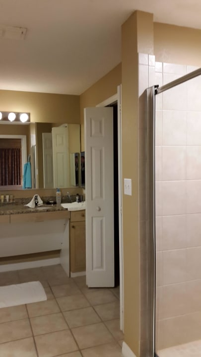 Bad  WorldQuest Orlando Resort