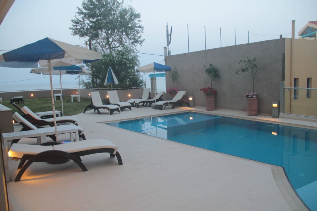 Pool 10 M vom Zimmer Hotel Corissia Princess