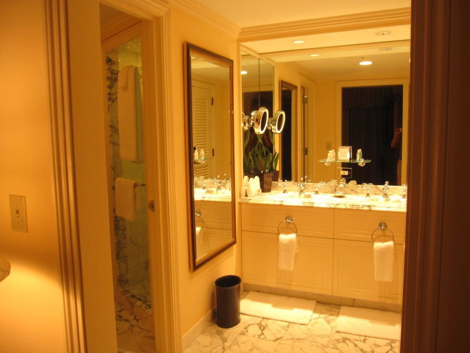 Teil des Bad in der Suite Hotel The Ritz-Carlton Golf Resort