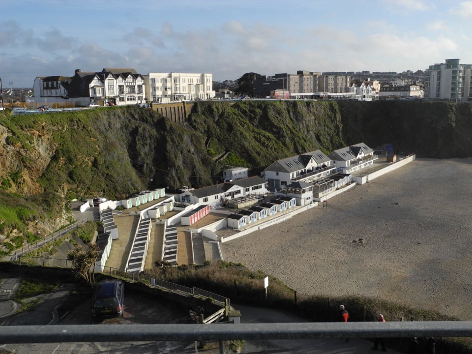 Cliff vor dem Hotel Hotel Bristol